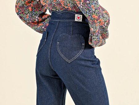 Amore Heart Pockets High Waisted Jeans Fashion